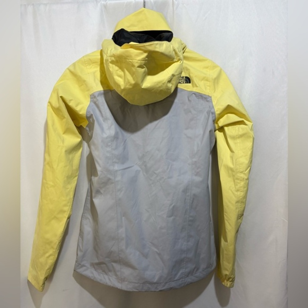 The North Face Resolve Jacket XS Yellow Gray Rain Jacket NWT - Picture 2 of 9